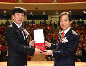 ‘올해의 KAIST인상’ 이경진 교수·‘현우 학술상’ 김갑진 교수