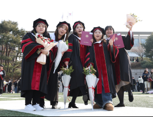 ‘드디어 졸업이다’