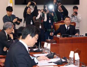 ‘내란범 사면 제한’ 개정안, 국힘 반발 속 법사소위 통과