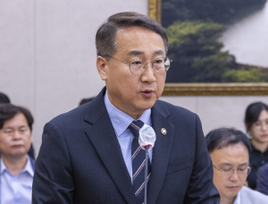 靑, 김인호 산림청장 직권면직 …“중대한 법령 위반”