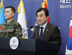 서해 ‘美中 전투기 대치’…안규백, 주한미군사령관에 ‘항의’