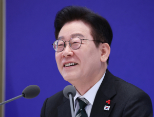 李대통령 “주가조작 신고시 수백억 포상금…로또보다 팔자 고치기 쉬워”