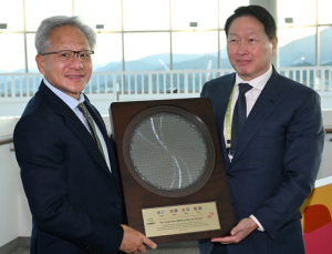 최태원, 젠슨 황과 한 달 만에 재회동…엔비디아 GTC 첫 참석