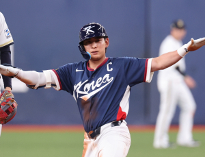 한일전 쾌조의 스타트…‘이정후·문보경 적시타’ 한국, 1회 3-0 리드 [WBC]