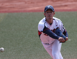 ‘한일전 선발’ 고영표, 1회 투런포 헌납…한국 3-2 [WBC]