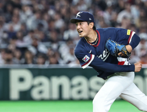 고영표, 한일전서 홈런 세 방 맞고 2.2이닝 4실점 부진 [WBC]