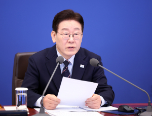 李대통령 “개혁, 빈대 잡자고 초가삼간 태우는 일 없어야”…檢강경개혁론 경계