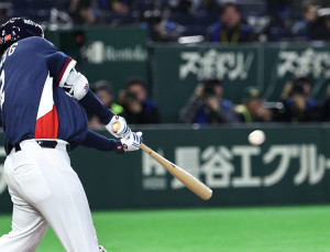 문보경 선제 투런포…한국, 호주전 2-0 리드 [WBC]