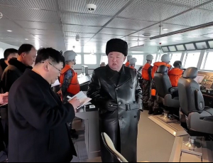 김정은, 신형 구축함 ‘최현호’ 순항미사일 발사 또 참관…“핵무력 다각적 운용단계”