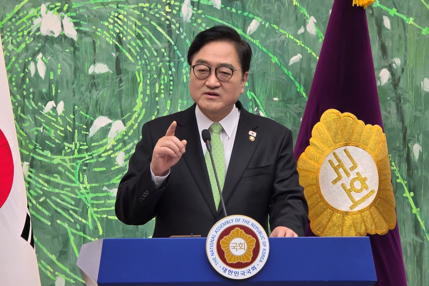 ‘개헌’ 불씨 살리는 국회의장…지선 앞 ‘여야 협치’ 난항 [쿡룰]