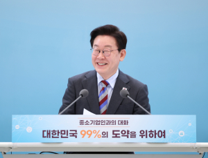 李대통령 지지율 62.2%…3주 연속 상승[리얼미터]