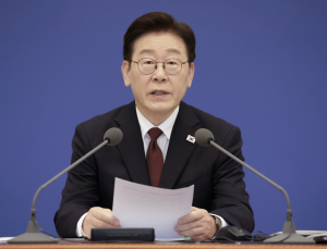 李대통령 “정유사 최고가격제 시행…주유소도 가격 협조해야”