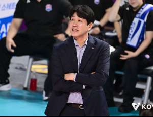 정규 우승 이끈 김종민 도로공사 감독, 챔프전 앞두고 전격 결별