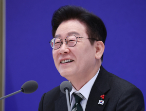 李대통령 지지율 3주 연속 60%대…민주 51.1%·국힘 30.6% [리얼미터]