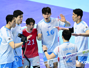 대한항공, 현대캐피탈 3-2 꺾고 챔프전 2연승…통합우승 코앞 [쿠키 현장]