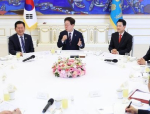 이재명 대통령,  여야 지도부와 7개월 만 회동…중동 위기 대응 ‘초당 협력’ 요청 속 공방