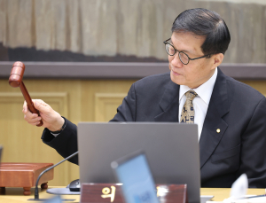 물가·환율 불안에…한은, 기준금리 2.50% 동결 [쿠키포토]