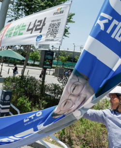 나프타 부족에 단가 뛰었다…선거 현수막 자원낭비 ‘눈총’