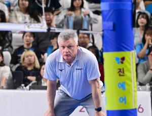 2연승→2연패, 역스윕 위기 대한항공…헤난 감독 “0대0처럼 생각” [쿠키 현장]