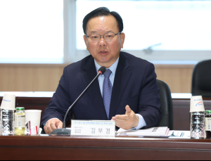 “대구 떠난 후보 vs 대구 지킬 후보”…국힘 대구시장 후보들 김부겸 합동 공세