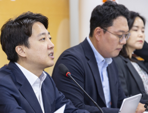“중도 vs 강경” 경기지사 빅매치…조응천 변수 부상