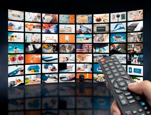 OTT에 밀리고 제조사에 쫓기고…설 자리 좁아진 IPTV, 생존 전략은