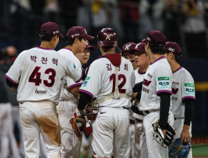 유토, KBO 아시아쿼터 첫 세이브 달성…키움은 시즌 첫 2연승