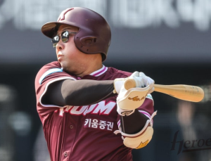 하영민, 데뷔 첫 삼성전 선발승·안치홍은 시즌 첫 홈런…키움, 2연속 ‘위닝 시리즈’