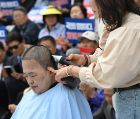 불붙은 개헌 논쟁에…시민사회, “부마와 5·18 헌법 수록” 표결 압박 [쿠키포토]