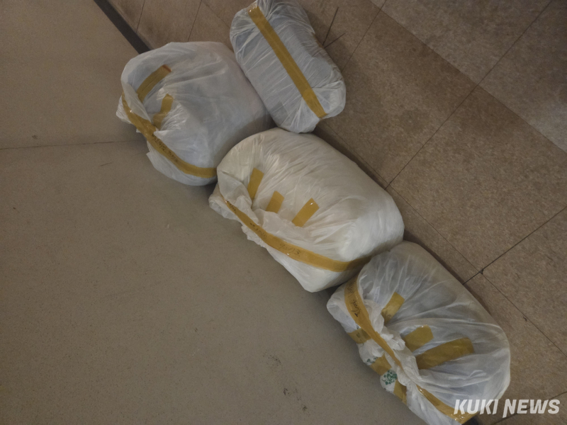 라벨갈이 업체가 중국 원산지를 제거해 제품을 옷 매장 등에 유통하고 있다. 독자 제공
