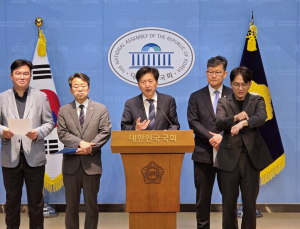 與 “코스피 7000돌파 ‘신뢰 회복’…‘코리아 디스카운트’ 오명 벗어야”