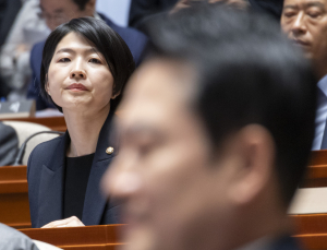한지아 “개헌 표결 참여 고민…민주 절차 없는 당론 따르지 않을 것”