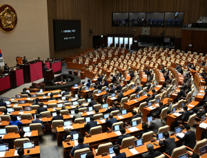 ‘39년 만’ 국회 본회의 오른 헌법 개정안…국힘은 표결 불참