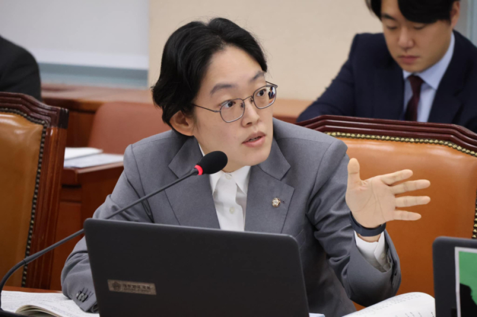조지연 의원이 대표발의한 허위 구인광고 차단과 폐전자 회수 부담 완화를 위한 민생법안 2건이 국회 본회의를 통과했다. 출처=조지연 의원 페이스북
