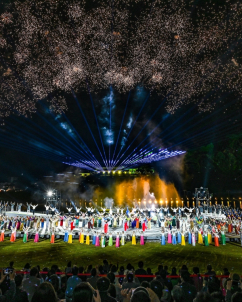 불꽃으로 물든 밀양강의 밤…밀양아리랑대축제 절정 장식
