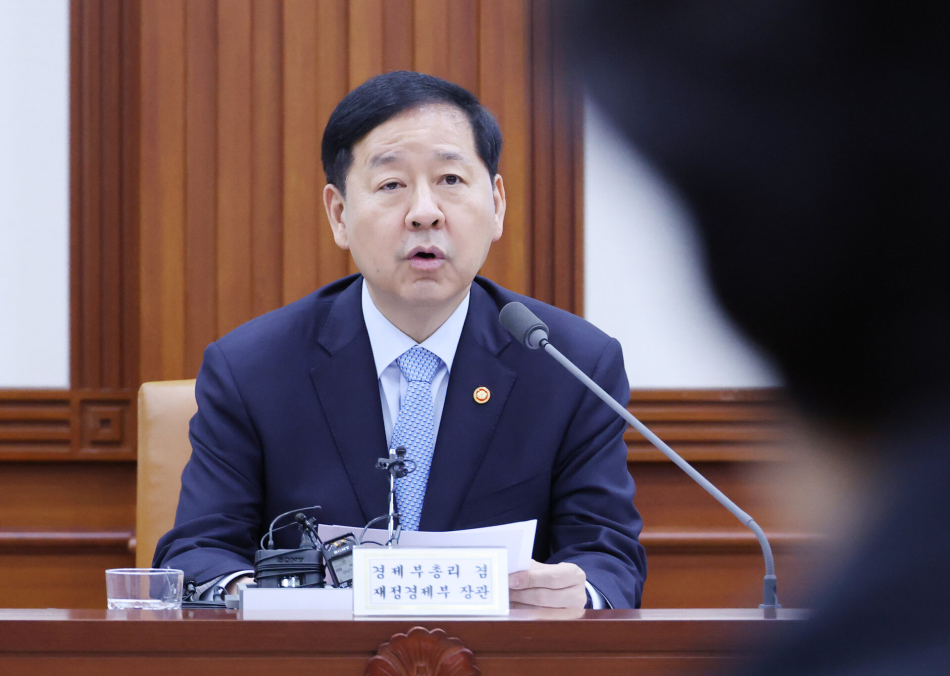 구윤철 부총리가 8일 오전 서울 종로구 정부서울청사에서 열린 비상경제본부회의 겸 경제ㆍ부동산관계장관회의에서 발언하고 있다. 연합뉴스