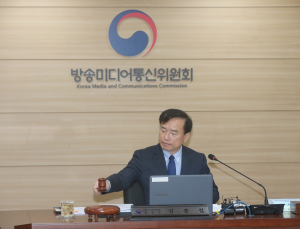 ‘10만 유튜버’ 허위 정보 유포 땐 5배 배상…네카오도 대응 의무