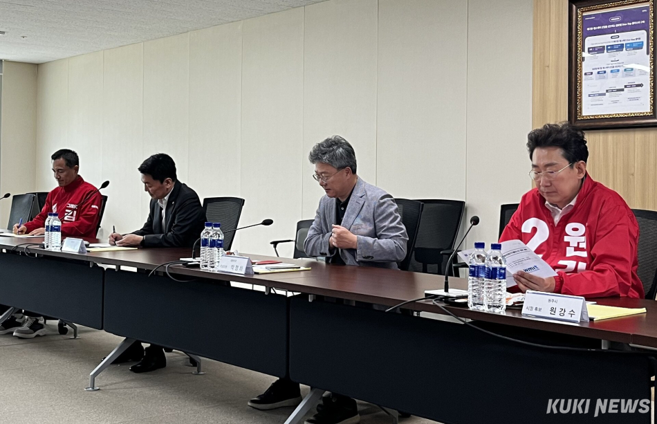 국민의힘 안철수·박정하 국회의원과 김진태 강원도지사·원강수 원주시장 예비후보는 8일 오후 강원 원주의료기기산업진흥원을 방문, ‘강원 의료 AX(AI 대전환) 산업 실증허브 조성’ 방안을 논의했다. 윤수용 기자