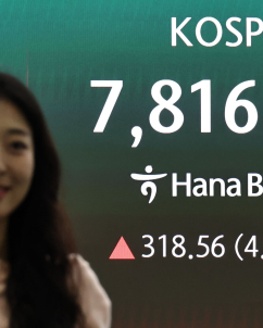 코스피, 개장 직후 7800선 돌파…매수 사이드카 발동