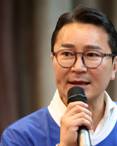 민주당, 선대위에 12·3 계엄 장갑차 막은 시민 영입
