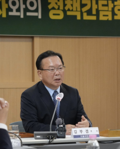 변호사 72인 공개 지지 받은 김부겸…장애인·경제·교육계 광폭 행보