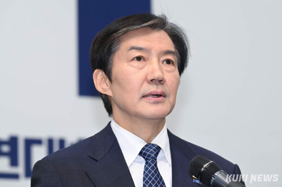 조국 조국혁신당 대표가 지난달 14일 서울 여의도 국회에서 기자회견을 열고 경기 평택을 국회의원 재보궐선거 출마를 선언하고 있다. 임은재 기자