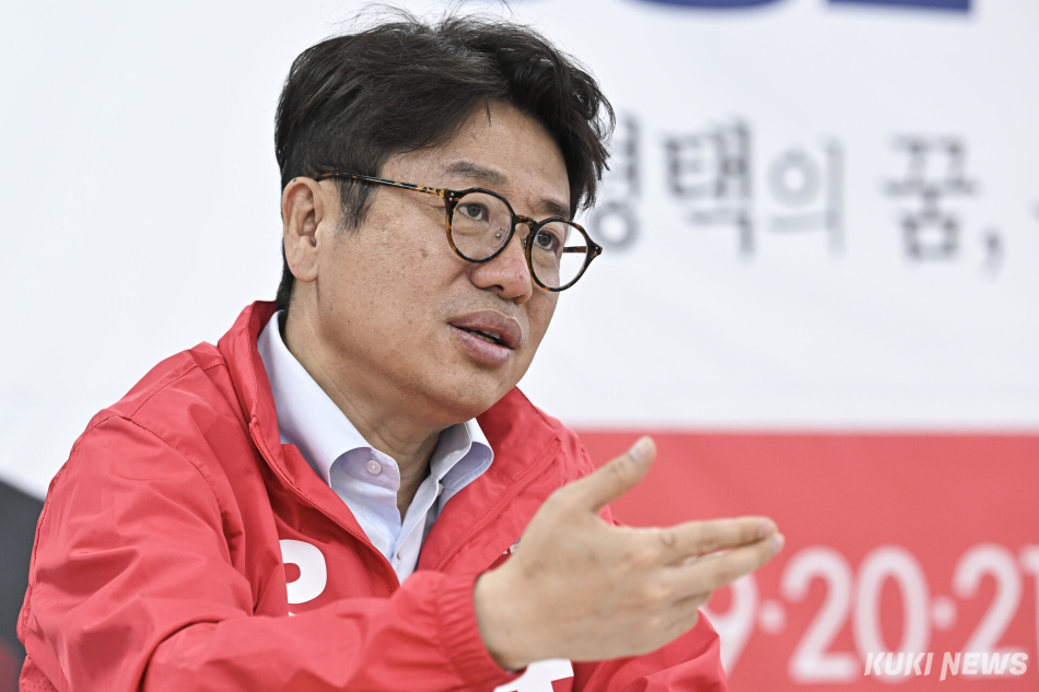 유의동 국민의힘 평택을 재선거 후보자가 10일 경기 평택시 안중읍에 위치한 선거사무소에서 쿠키뉴스와 인터뷰하고 있다. 남동균 기자