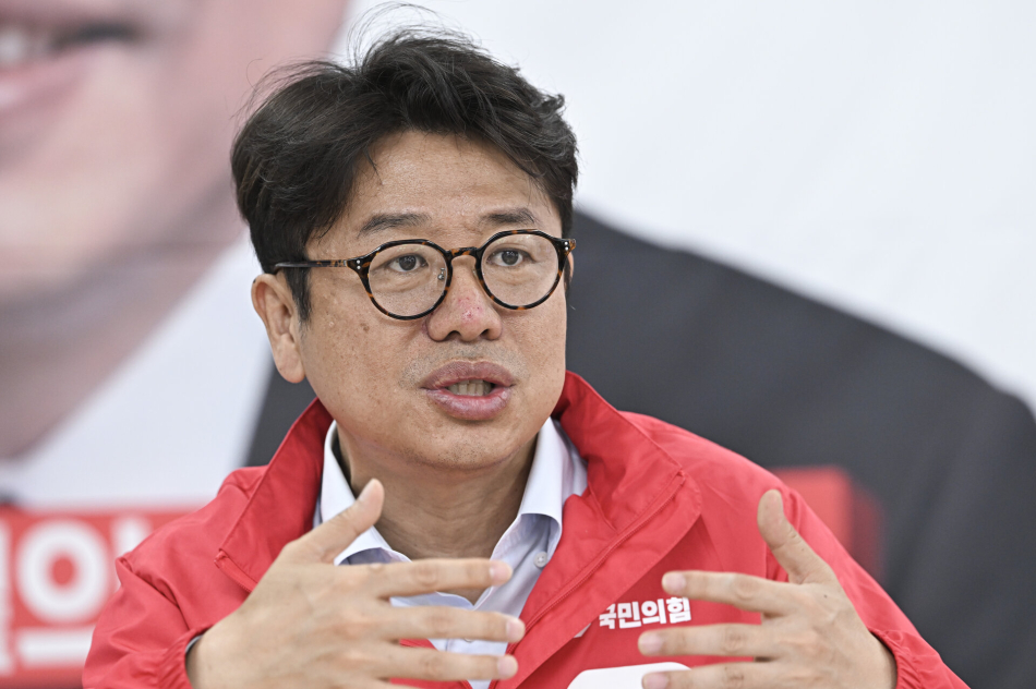유의동 국민의힘 평택을 재선거 후보자가 10일 경기 평택시 안중읍에 위치한 선거사무소에서 쿠키뉴스와 인터뷰하고 있다. 남동균 기자