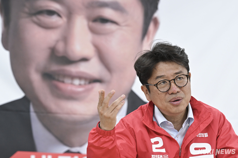 유의동 국민의힘 평택을 재선거 후보자가 10일 경기 평택시 안중읍에 위치한 선거사무소에서 쿠키뉴스와 인터뷰하고 있다. 남동균 기자