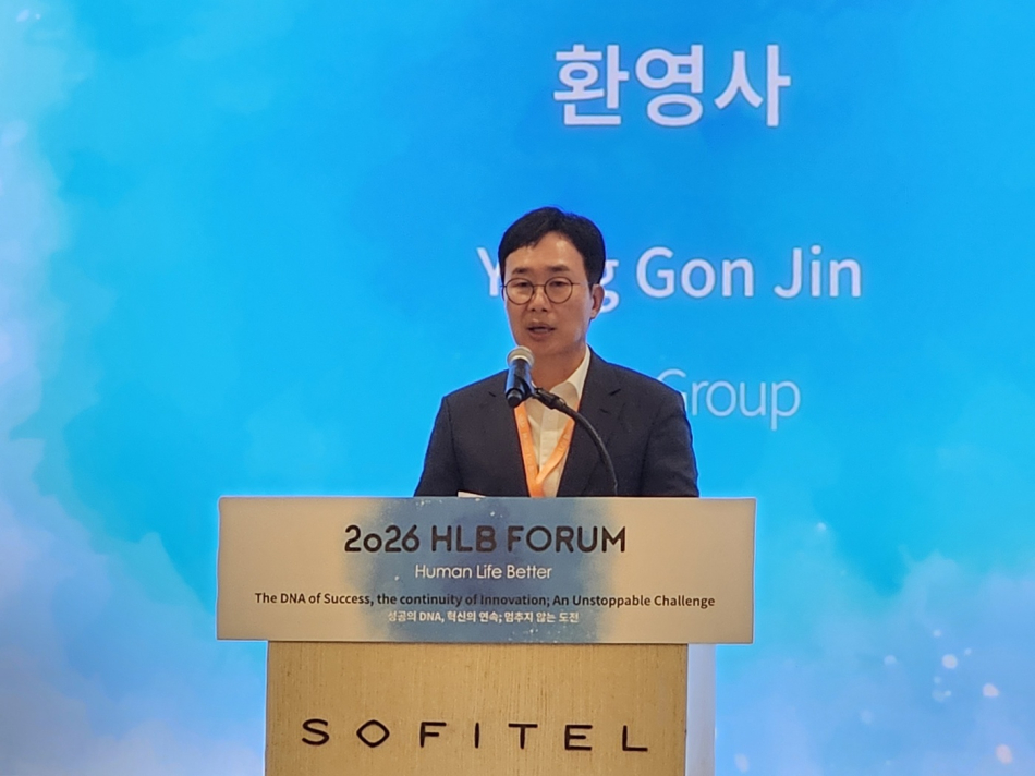 진양곤 HLB그룹 의장이 12일 서울 송파구 소피텔 앰배서더 서울에서 열린 ‘2026 HLB 포럼’에서 개회사를 하고 있다. HLB그룹 제공