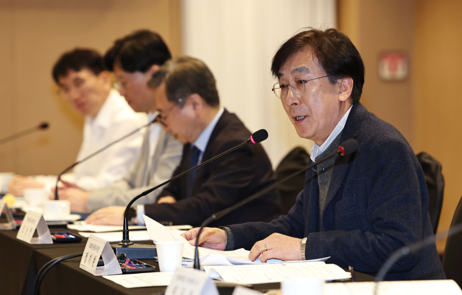 정기현 의료혁신위원회 위원장이 3월26일 서울 중구 코리아나호텔에서 열린 제4차 의료혁신위원회에서 발언하고 있다. 연합뉴스