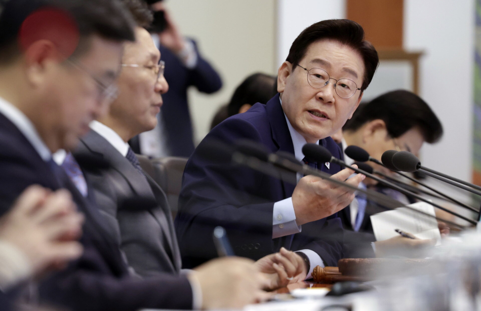 이재명 대통령이 12일 청와대에서 열린 국무회의 겸 비상경제점검회의에서 발언하고 있다. 연합뉴스