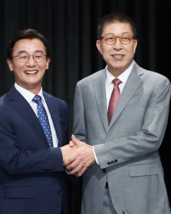 부산시장 후보 토론…전재수 “해양수도 부산” VS 박형준 “시정 성과” 강조