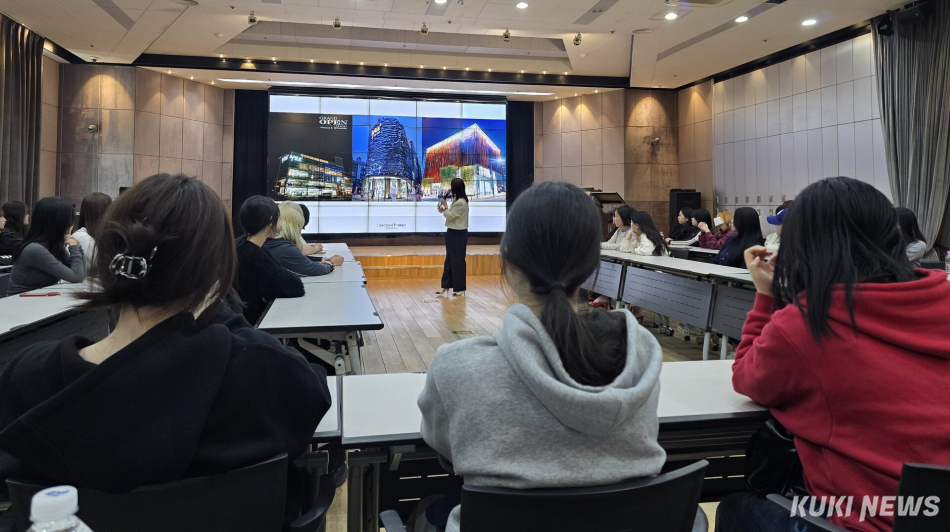 충남도립대 뷰티코디네이션학과는 최근 천안 리챠드프로헤어 본사 및 매장 견학을 비롯해 청양군 청소년진로체험박람회 부스 운영 등 전공 연계형 교외교육 프로그램을 진행했다